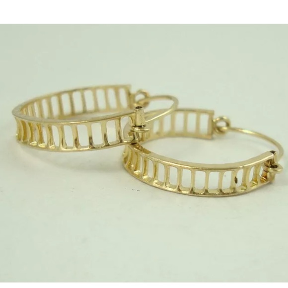 Jewelry - 🎄❇️🎄 Gorgeous Solid 14kt Gold Rib Slotted Hoop